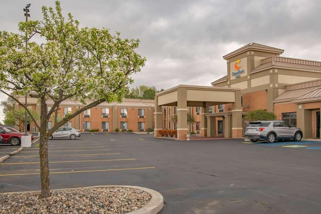 Comfort Inn Huntington Near University Экстерьер фото