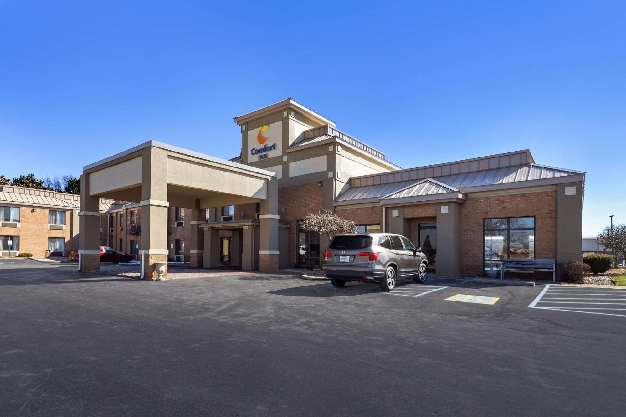 Comfort Inn Huntington Near University Экстерьер фото