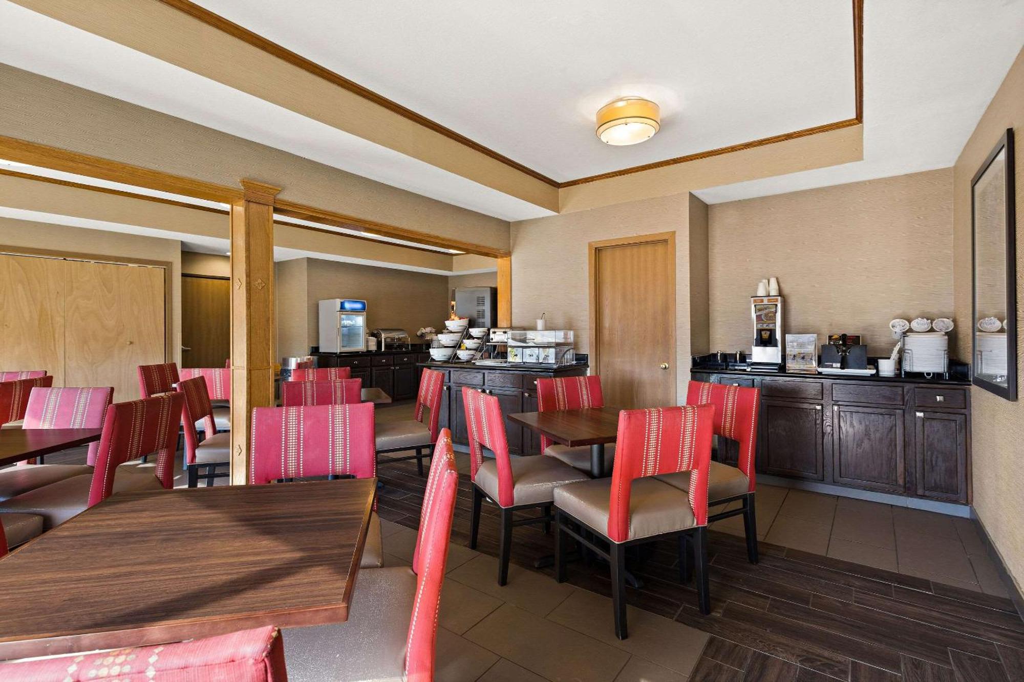 Comfort Inn Huntington Near University Экстерьер фото
