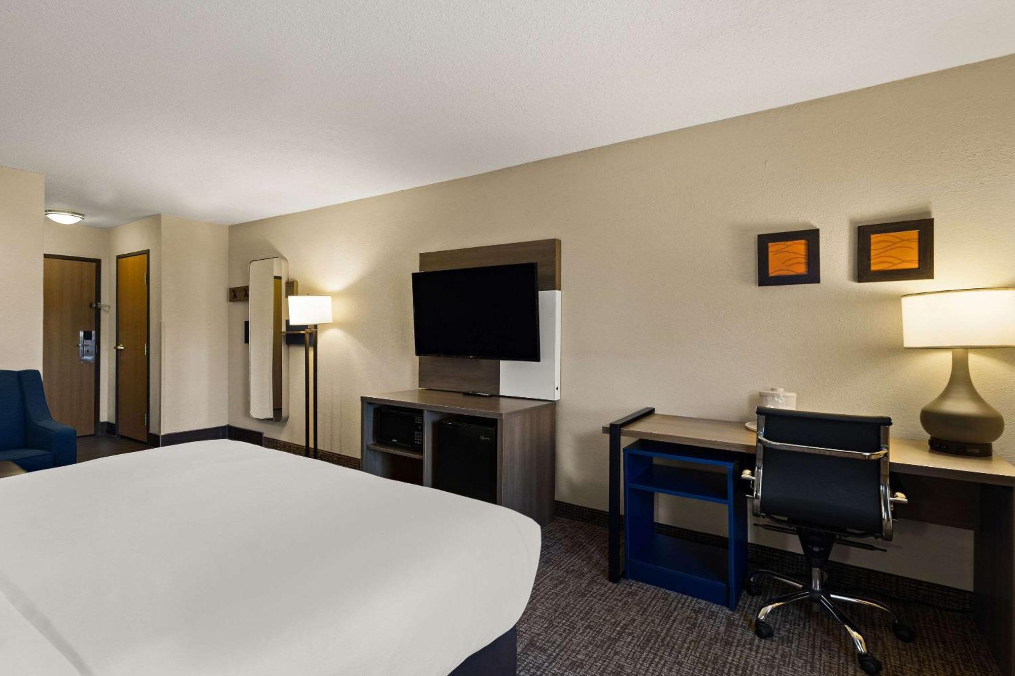 Comfort Inn Huntington Near University Экстерьер фото