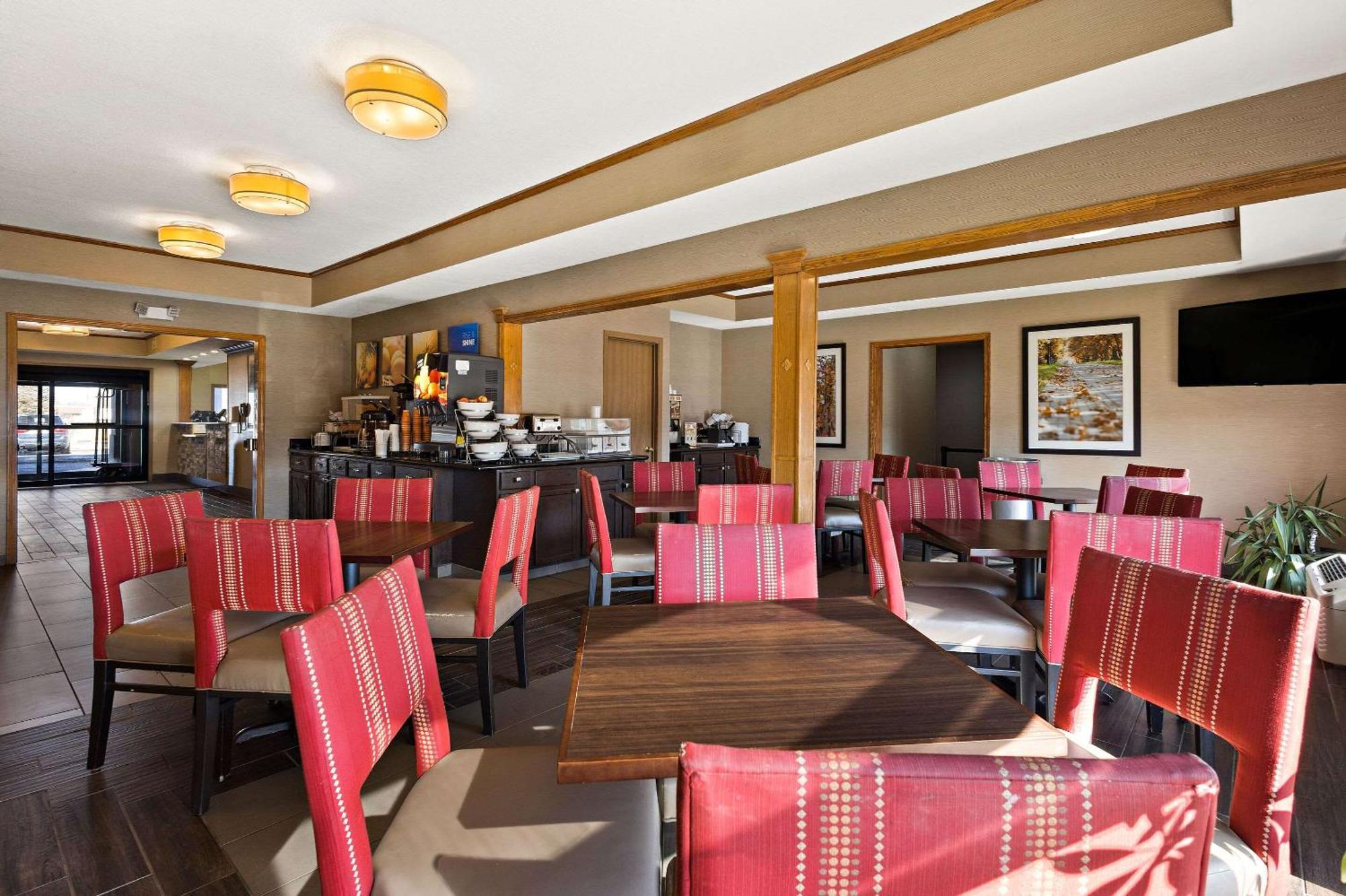 Comfort Inn Huntington Near University Экстерьер фото