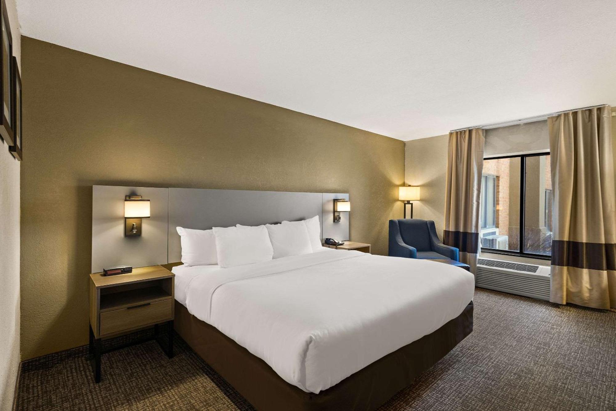 Comfort Inn Huntington Near University Экстерьер фото